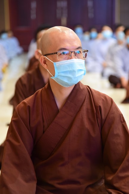 Taking comments to complete recording visual images in the rain season retreat